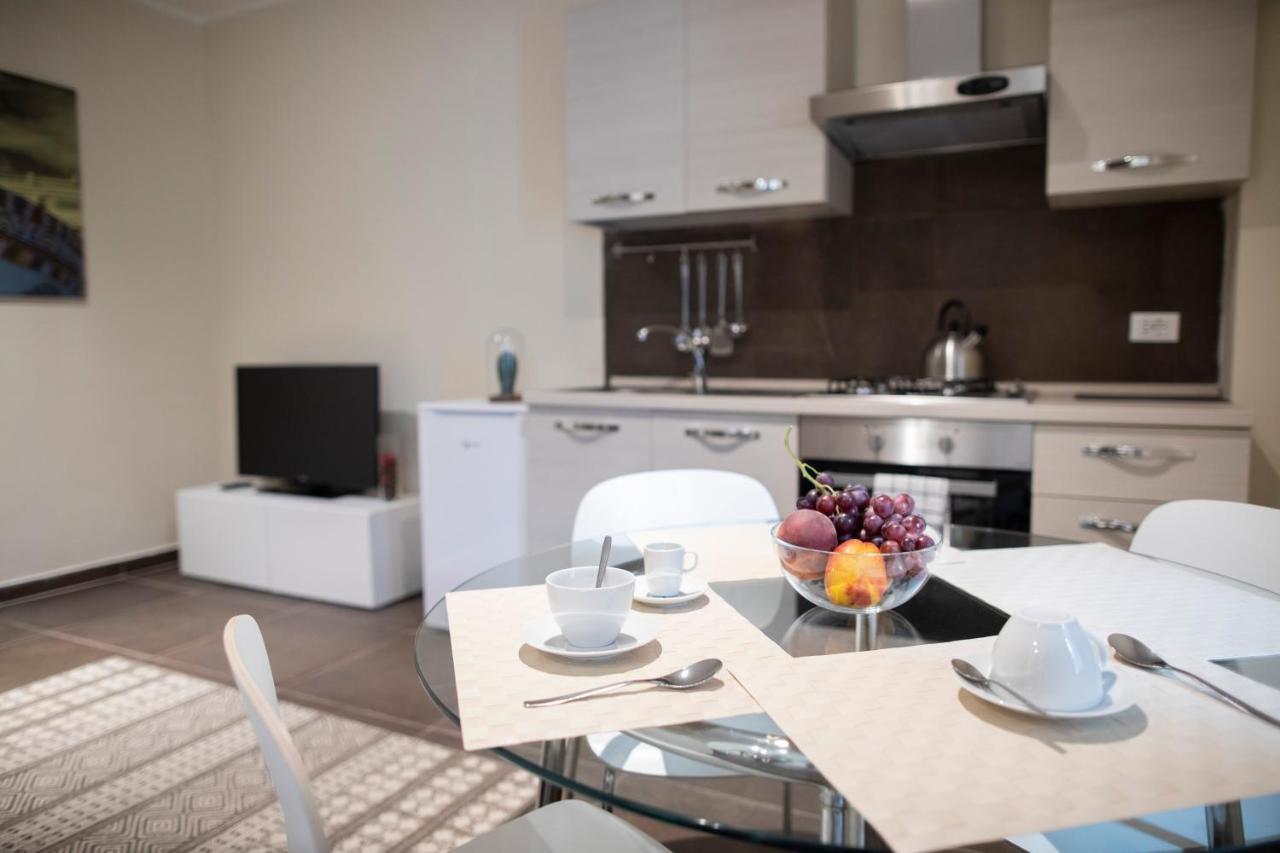 Katana Suites Apartments คาตาเนีย ภายนอก รูปภาพ
