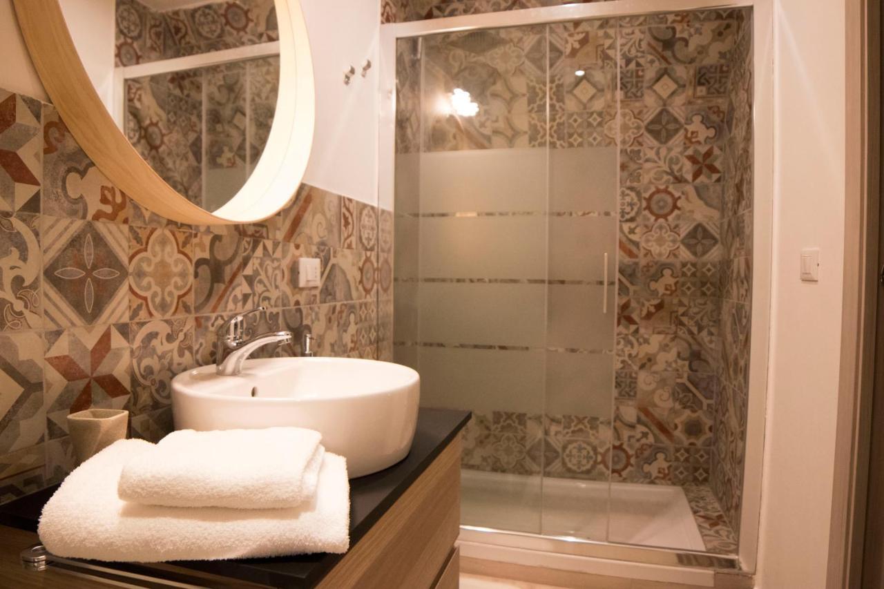Katana Suites Apartments คาตาเนีย ภายนอก รูปภาพ